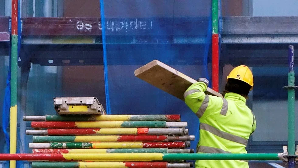 Arbetsmiljön på byggplatser ställer stora krav på säkerhetstänkandet, betonar debattörerna.