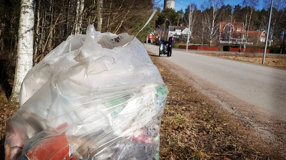 En timmes plockande runt återvinningsstationen i Södra Vi gav det här resultatet. Men containrarna är sällan överfulla, enligt FTI:s rapporter.