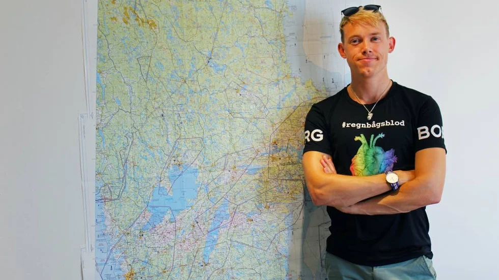 Linköpingssonen Tobias Ström är en av initiativtagarna till kampanjen Regnbågsblod. Han vill att homosexuella män ska ges rätten att lämna blod på samma villkor som heterosexuella män.