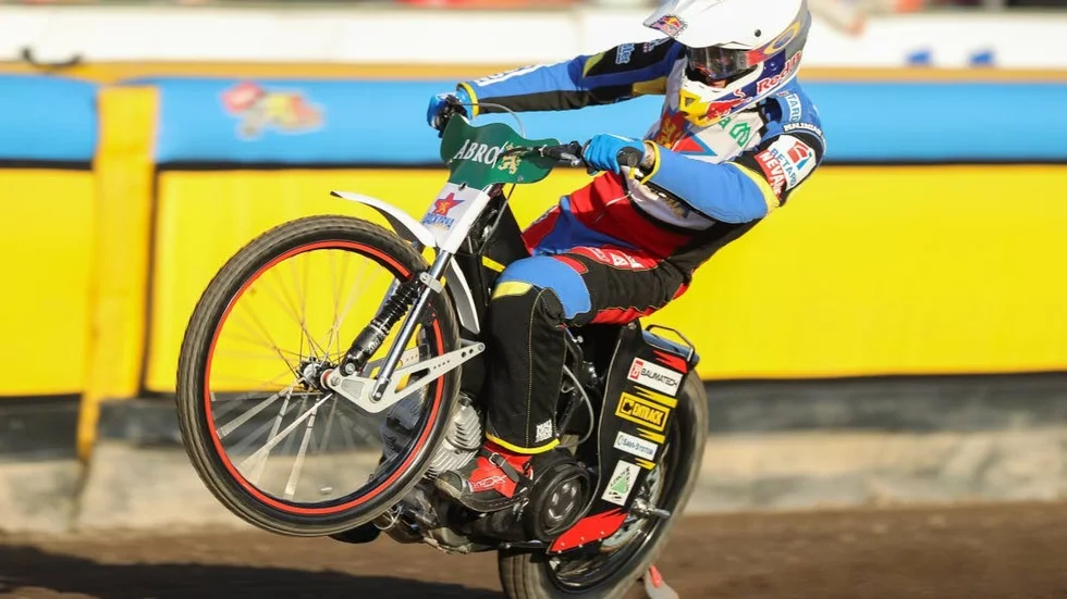 Maciej Janowski gör efterlängtad comeback för Dackarna i derbyt mot Vetlanda.