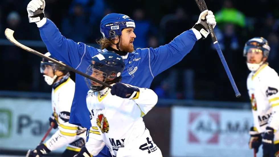 Daniel Lehnbom skulle på onsdagen mot Villa gjort sin sista match med IFK Motala. Men han kommer att spela även mot Broberg och Hammarby.