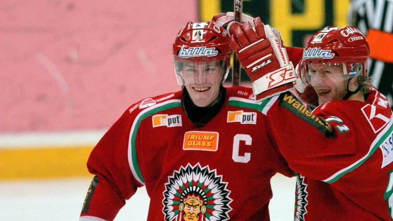 Som spelare har Jonas Johnson bland annat tre SM-guld på meritlistan; två i Frölunda (2003 och 2005) och ett i Brynäs (1993).