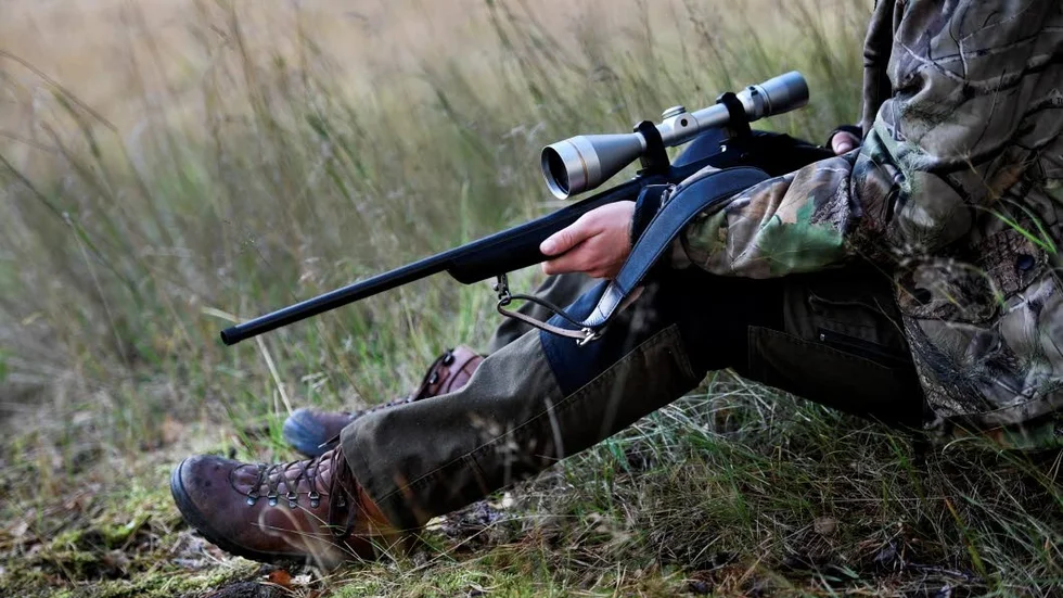 Skärpta vapenregler ska inte gå ut över fredliga jägare, skriver debattörerna.