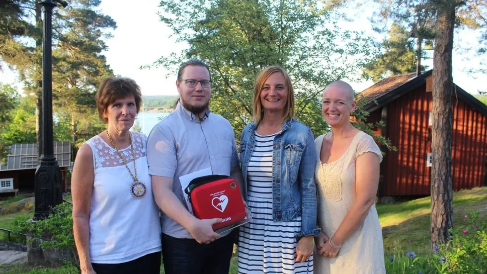 Rotarypresedenten Anne Bergman Gustavsson med Emil Thuresson, Märit Björk och Lena Runadotter