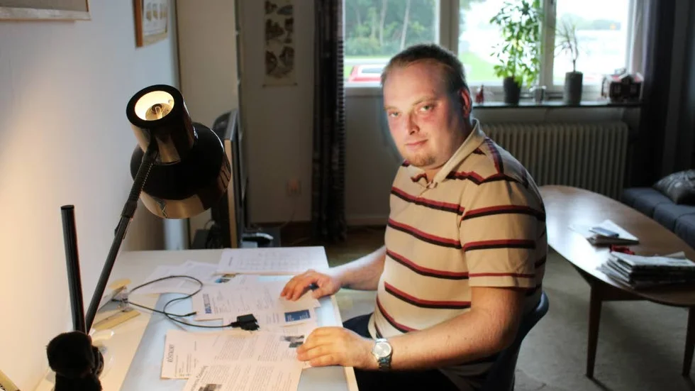 Martin Klerung (L) bor själv i en av ytterst få bostadsrättslägenhetr som finns i Ödeshög.