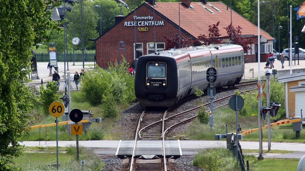 Tågresorna över länsgränsen till Östergötland blir billigare.