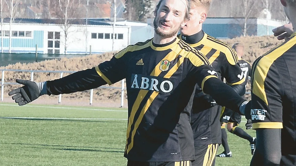 Mittbacken Johan Lundin har haft känningar i en ljumske men spelar i dag.