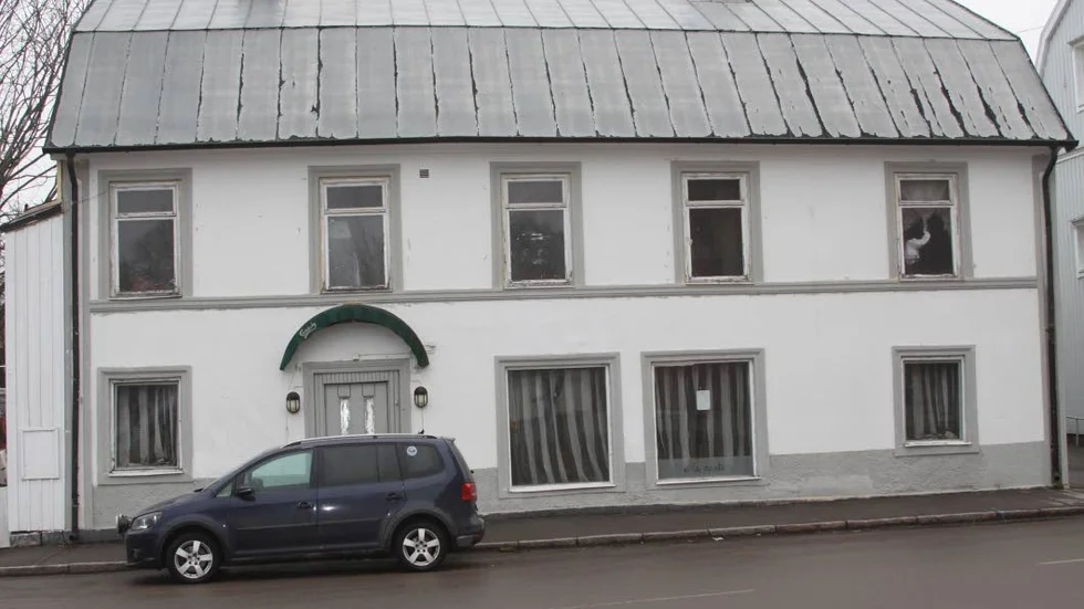 Boendeförbud. Från 1 april får inte huset på Västra Kyrkogatan 6 i Skänninge användas för bostadsändamål.