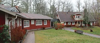 SKOTTET PÅ ASYLBOENDET: Hotade att döda polis under förhör – nu åtalas två män