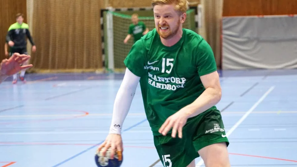 Oskar Kjellander gjorde fyra mål, men Mantorp föll ändå i första kvalmatchen mot Kungälv med 21-26.