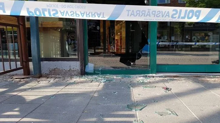 Entrén till Gallerian forcerades från Kungsgatan vid inbrottstillfället.
