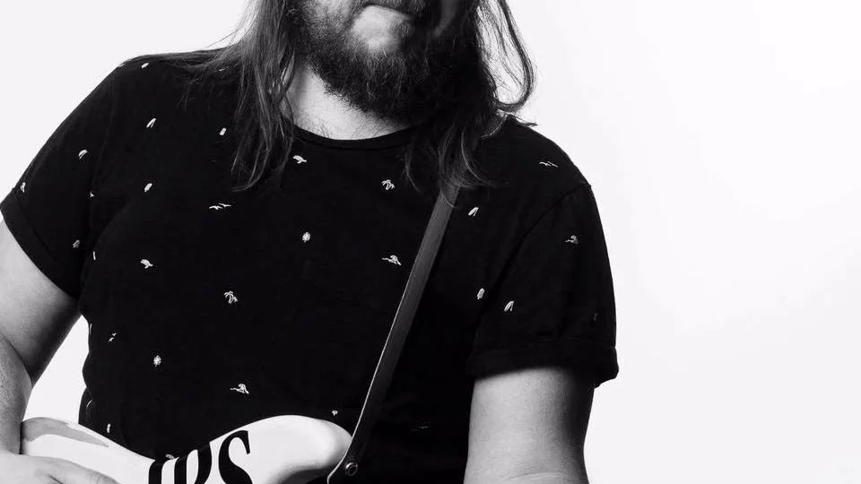 Rikard Sjöblom och hans band Rikard Sjöblom's Gungfly gästar Bomber Bar i Motala den 4 april.
