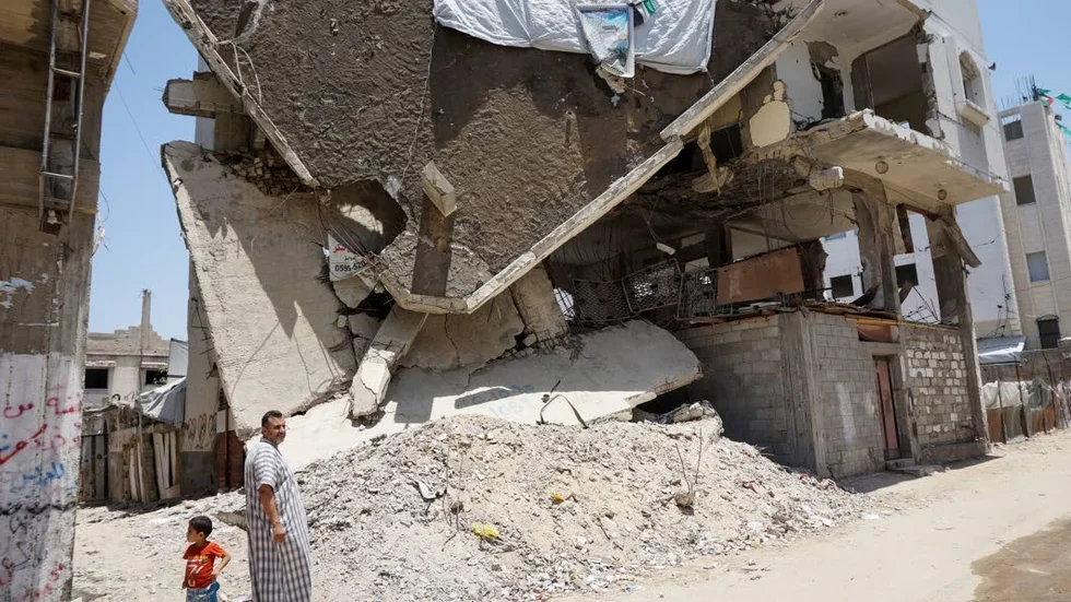 Mellanöstern. "I Palestina finns inga förintelseläger, däremot kan man karakterisera hela området som ett förintelseläger från 1947 då de som skulle utropa staten Israel 1948 genom systematisk terror mördade och fördrev områdets bofasta befolkning" skriver Gunnar Johansson.