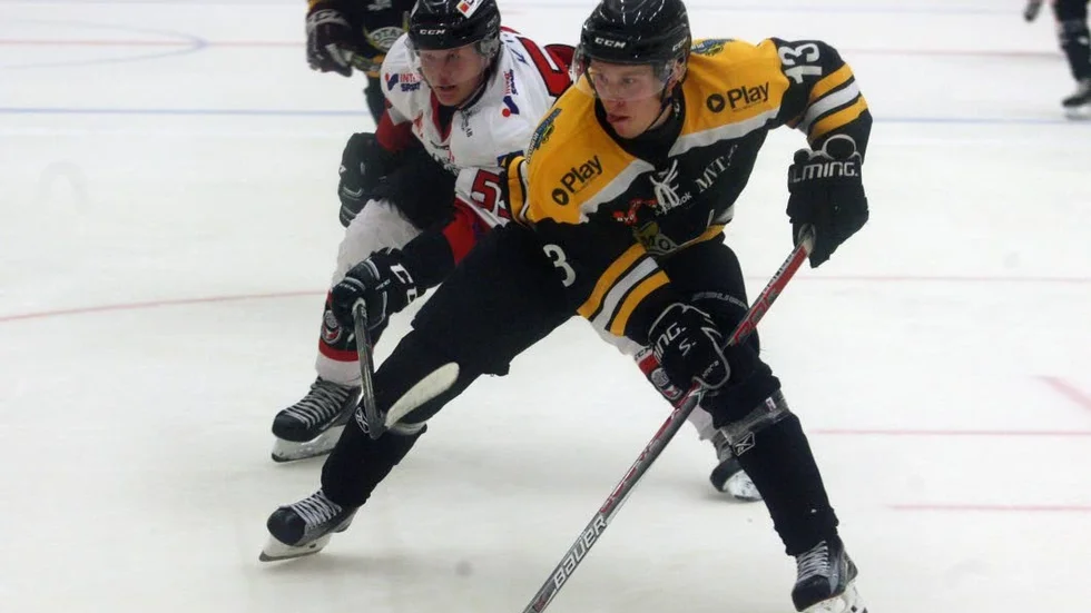 KVITTERING. William Stenvall gjorde 3–3 för Maif på bortais. Men Olofström avgjorde matchen i sista perioden. Nu är Maif fyra poäng bakom fast mark i tabellen.