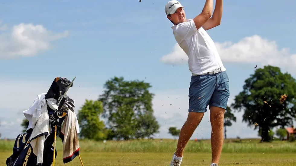 Växer. Johannes Axell får sällskap av allt fler golfspelare på banorna runt om i Sverige. 2016 redovisar svenska golfklubbar sin största medlemsökning på 13 år.