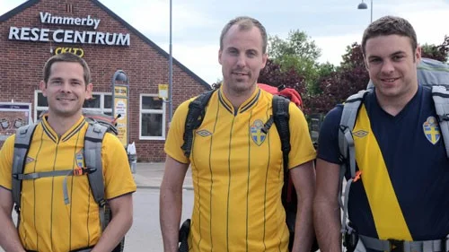 Fotbollsfest. Det är vad som väntar Jimmie Dahström, Mikael Larsson och Mike Andersen.