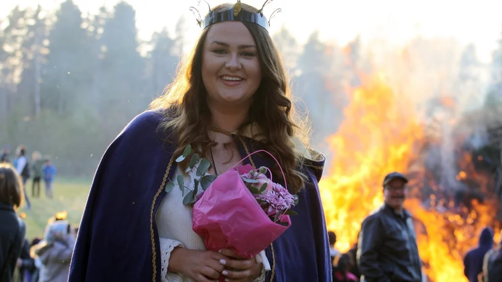 Årets drottning valborg kröntes av Tea Ankarman och heter Alicia Tälth. "Det kändes nervöst först men nu har jag en jättebra känsla över detta år!"