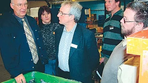 Vd Göran Hjertstedt, Anita Westerback, huvudskyddsombud, Göran Johnsson, ordförande för Metall, Marcus Kvarnberg, ombudsman på Metall avdelning 134, och Kenneth Björklund, klubbordförande på Ljunghäll.