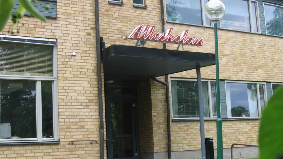 Alléskolan i Åtvidaberg blev på tisdagen föremål för polisens intresse.