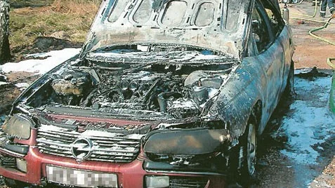 Personbilen hade börjat gå dåligt redan i Mariannelund. Ovanför Rökullabacken fick föraren stanna då bilen plötsligt började brinna. Föraren, som var ensam i bilen, klarade sig oskadd.
