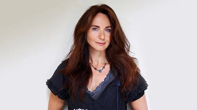 Rachel Joyce, född 1962, var skådespelerska i tjugo år och skrev radiopjäser och tv-manus innan hon 2012 slog igenom med boken om Harold Fry.