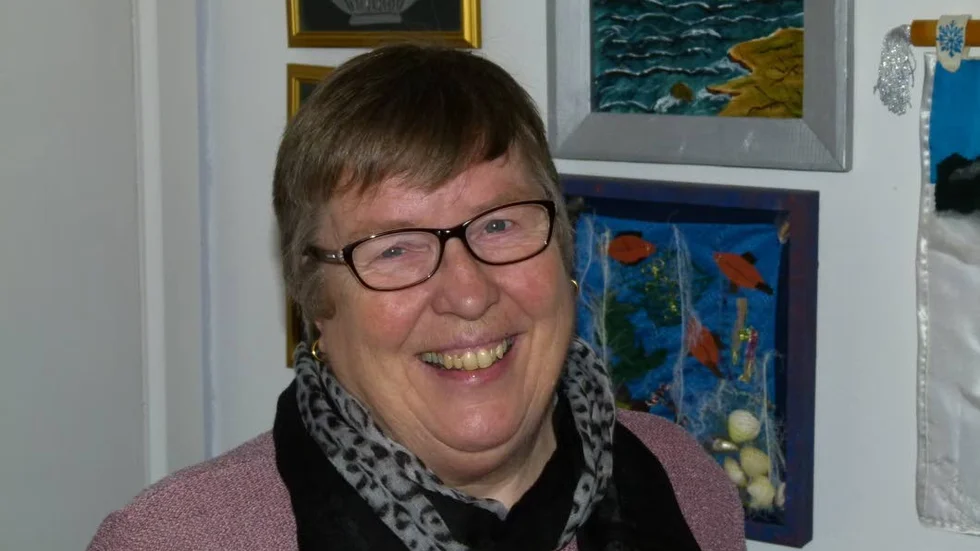 Kari Rosvall, född 1944 i Norge. Efter krigsslutet kom hon till Sverige där hon adopterades av ett svenskt par i Malexander. Numera bor hon sedan många år i Irland.
