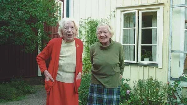 I huset bor fjärde generationen Rundqvist, systrarna Greta och Märta.