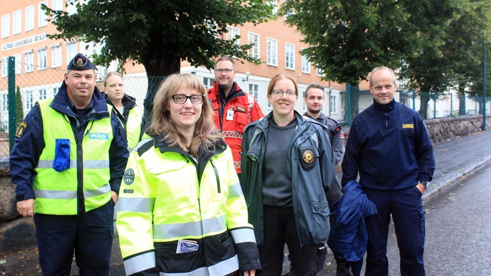 Polis, räddningstjänst, trafikingenjören och parkeringsvakter samlade inför morgonens pass vid AL-skolan.