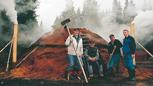 Erik, Sven, Janne, alla med efternamnet Johansson och Fredrik Fransson ser till att milan sköter sig.
