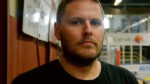 VH:s sportchef Fredric Jaensson ser inte positivt på fördröjningen.