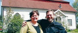 Gifter sig i sin egen kyrka