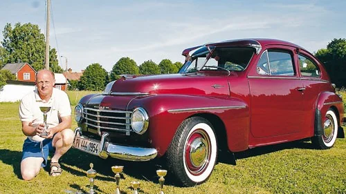 Stefan Johansson i Östrahult har fått pris för sin Volvo PV 444 HS vid Nostalgia Festival.