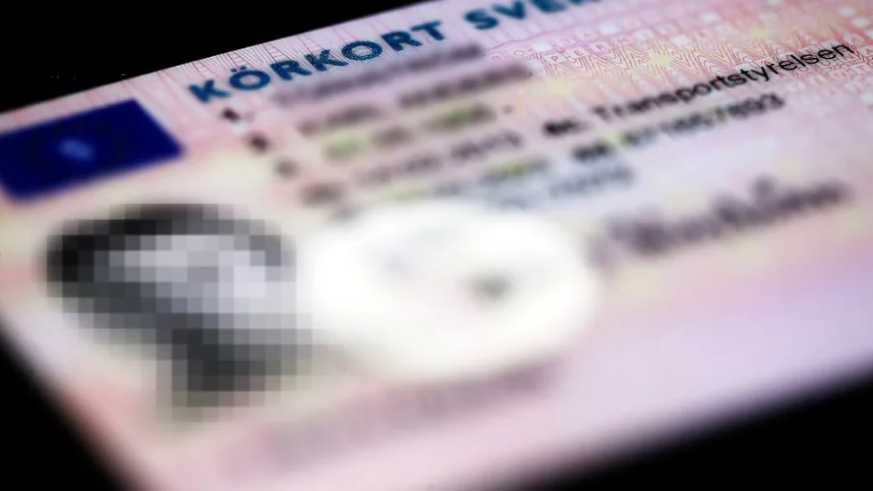 Med anledning av ett förhöjt värde av alkoholmarkören PEth beslutade Transportstyrelsen i januari 2025 att återkalla mannens körkort och körkortstillstånd.