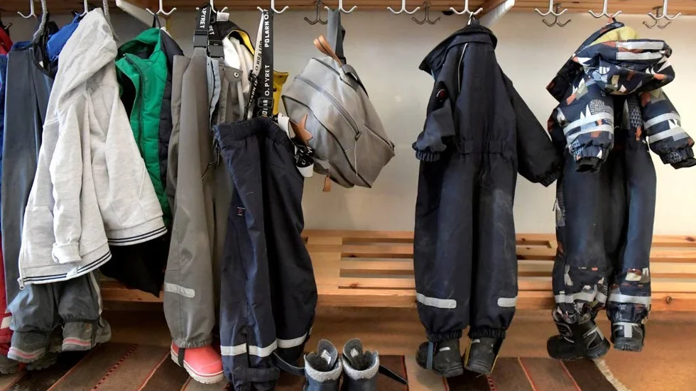 Många förskolor är underbemannade, samtidigt som föräldralediga allt oftare får lämna in sina äldre barn på heltid.