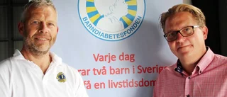 Gamla mobiler blir till välgörenhet