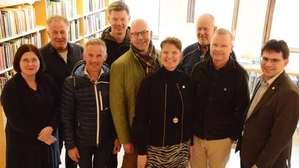 Bred samverkan för en litterär knutpunkt i vimmerby och med förgreningar i hela länet. Fr.v Anna Olausson och Thomas Svärd, utvecklingsavdelningen, Jocke Johansson, Astrid Lindgrens värld och Astrid Lindgrens Näs, Michael Karlsson, Vimmerby handel, Peter Högberg (S) Region Kalmar och Vimmerby kommun, Ingela Nilsson Nachtweij (C) kommunalråd, Bo Palmér, utvecklingsavdelningen, Jacob Käll, (C) och Ola Gustafsson (KD). Saknas på bilden gör projektledaren Erica Månsson.