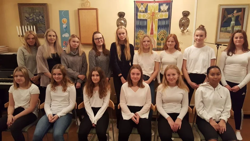 Övre raden från vänster:  Maja Westerström, Elin Arvidsson, Wilma Purmonen, Erica Karlsson, Tilda Adolfsson, Ellen Stejdahl, Tove Brolin, Saga Stejdahl och Amanda Alvarsson.