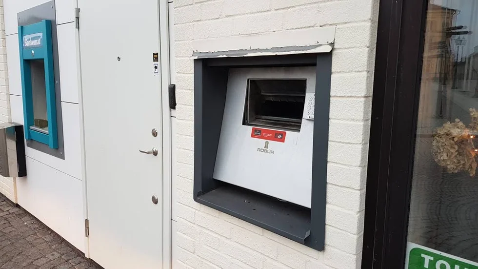 Bankboxen vid turistbyrån i Skänninge utsattes på  söndagskvällen för ett sprängattentat.
