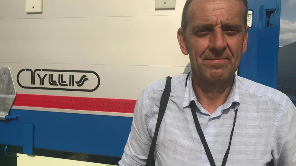 "Svenska kronan har sjunkigt en fjärdedel mot dollarn, sedan lägger man på skatter på det, det blir som en raket. Det är därför vi har det så dyrt nu" åkeriägare Lars Nilsson.