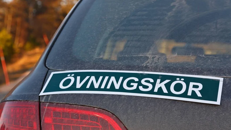Polisen har stoppat flera körkortslösa förare. En 16-åring var ute och övningskörde – utan handledare.