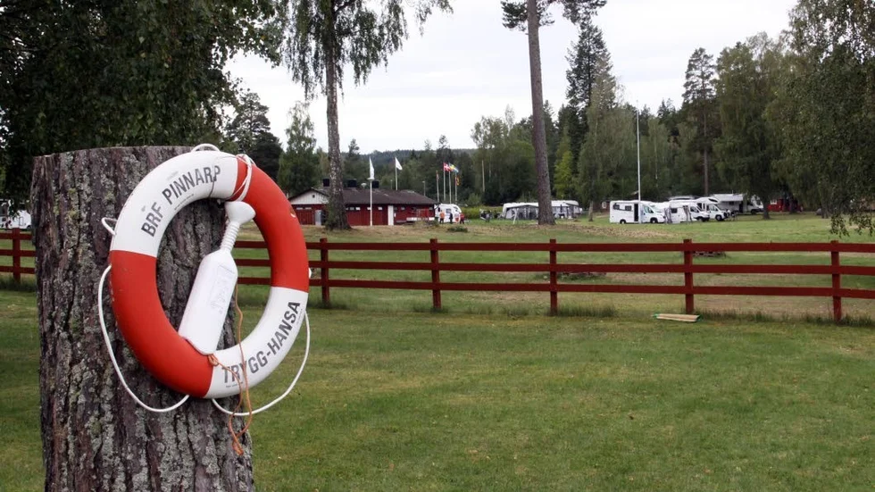 Pinnarps camping och bostadsrättsföreningen Pinnarp ligger sida vid sida.