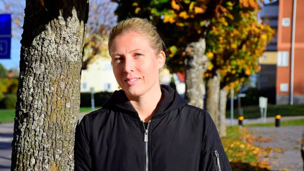 "Det började med att jag läste en boken. Den borde ingå i någon form av föräldra utbildning, att man får med sig boken hem från på bb. Som förälder vet man inte alltid hur man ska göra och ibland behöver man hjälp på traven. Sedan såg jag att författaren åker runt med en föreläsning. Så då kollade jag om det fanns möjlighet för den att komma till Vimmerby." Emma Blixt