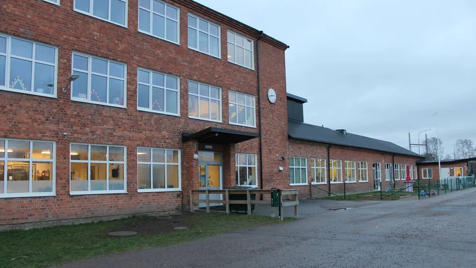 Tidigare i höstas flyttade personal från Fria Intermiliaskolan till förskolan, som därmed förlorade en del av sin personal.