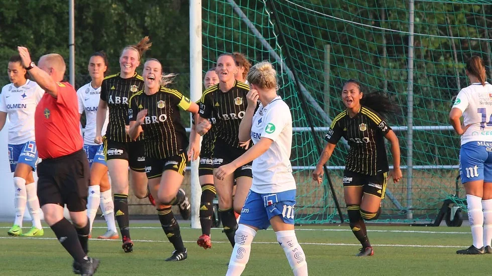 Den här säsongen åker VIF Dam drygt 420 mil till sina bortamatcher. .