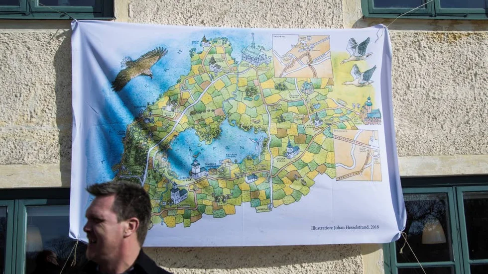 Tanke. Pilgrimsrundans karta är illustrerad av Johan Hesselstrand och är tänkt att sätta snurr på fantasin hos både stora och små.