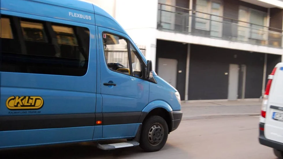 Det nya avtalet avser 107 fossilfria fordon, i första hand driva av biogas från Hagelsrum ska köra skolsjutsar, serviceresor och närtrafik runt om i Kalmar län.