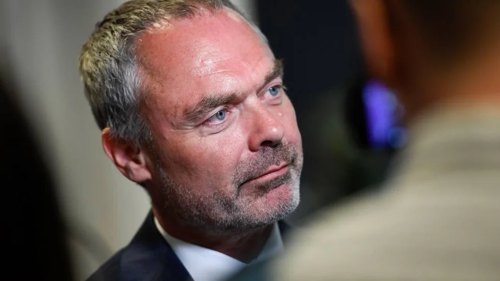 Jan Björklund vill att Alliansen ska göra upp om migrationspolitiken inbördes innan en blocköverskridande uppgörelse.