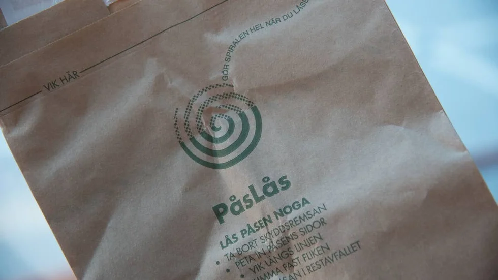 I en papperspåse för matavfall bör man inte stoppa plast, då faller hela idén, manar skribenten.
