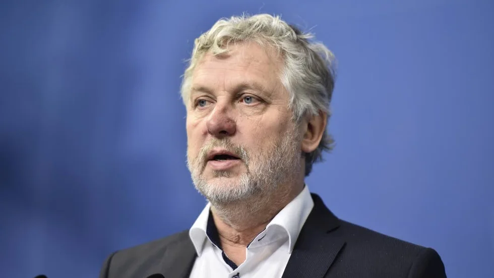 Peter Eriksson (MP). Bostadsministern har inga svar på var alla nyanlända ska bo.