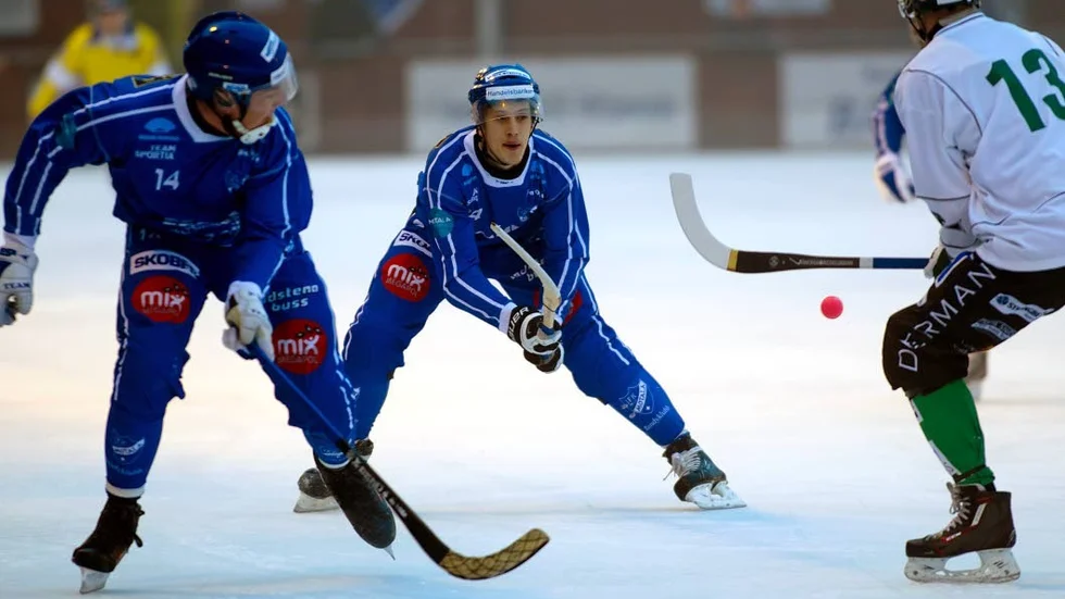 STUKNING. Fredrik Lönns fot har ingen skelettskada, utan han hoppas vara tillgänglig till nästa match på onsdag, mot Tellus.